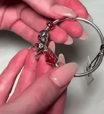 Přívěšky na náramku